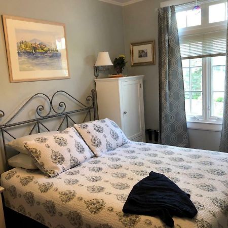 Lake George Boathouse Waterfront Lodging بولتون لاندنغ المظهر الخارجي الصورة