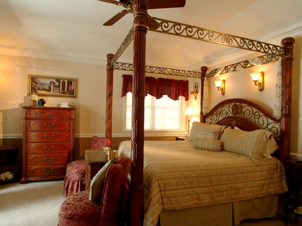 Lake George Boathouse Waterfront Lodging بولتون لاندنغ المظهر الخارجي الصورة