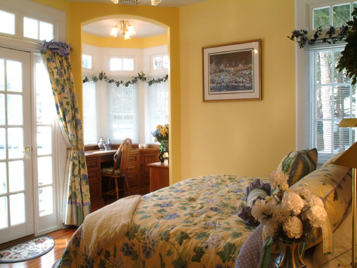 Lake George Boathouse Waterfront Lodging بولتون لاندنغ المظهر الخارجي الصورة