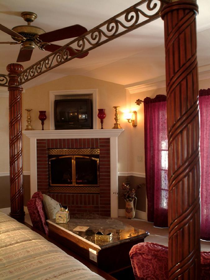 Lake George Boathouse Waterfront Lodging بولتون لاندنغ المظهر الخارجي الصورة