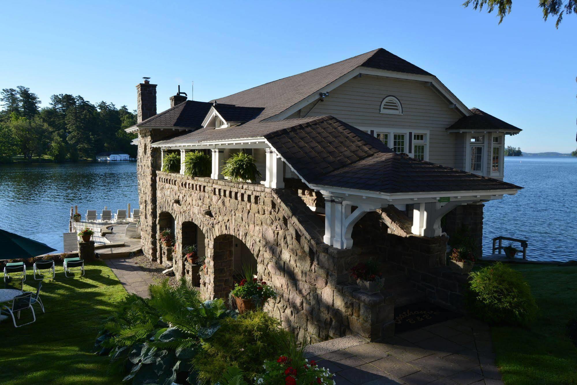 Lake George Boathouse Waterfront Lodging بولتون لاندنغ المظهر الخارجي الصورة