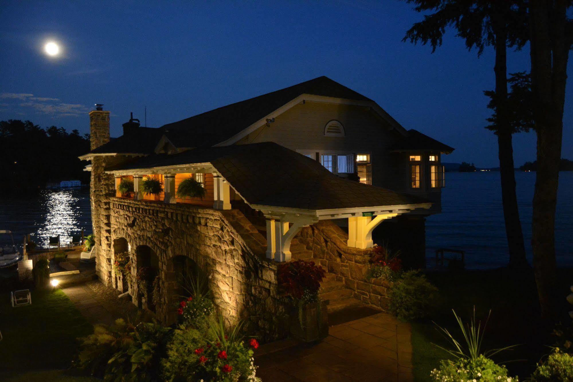 Lake George Boathouse Waterfront Lodging بولتون لاندنغ المظهر الخارجي الصورة