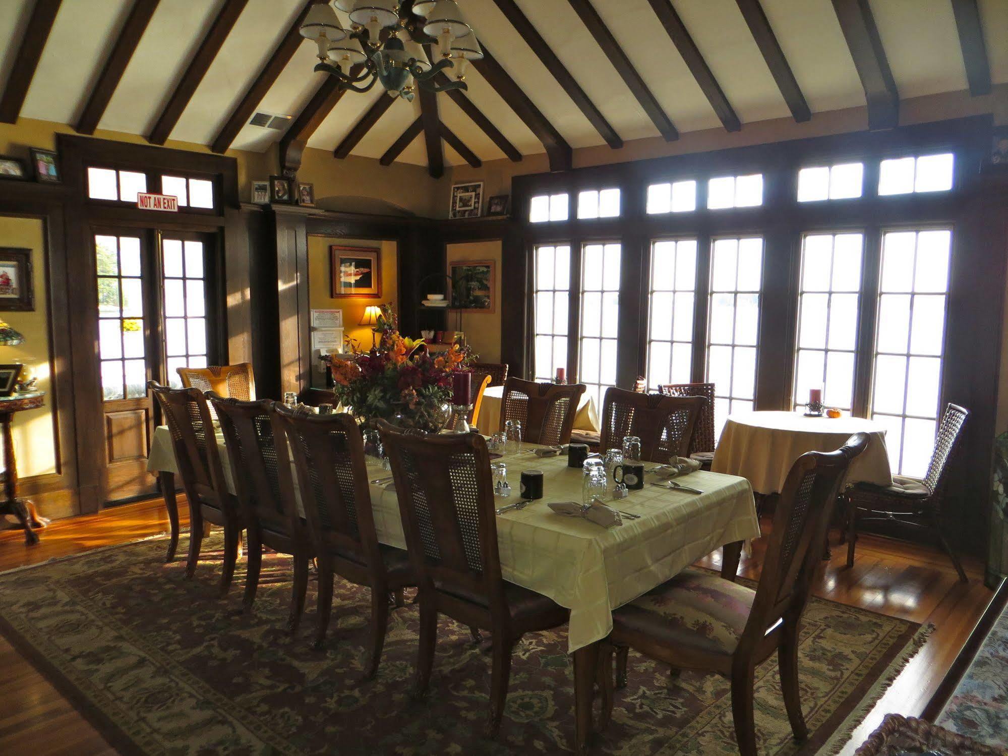 Lake George Boathouse Waterfront Lodging بولتون لاندنغ المظهر الخارجي الصورة