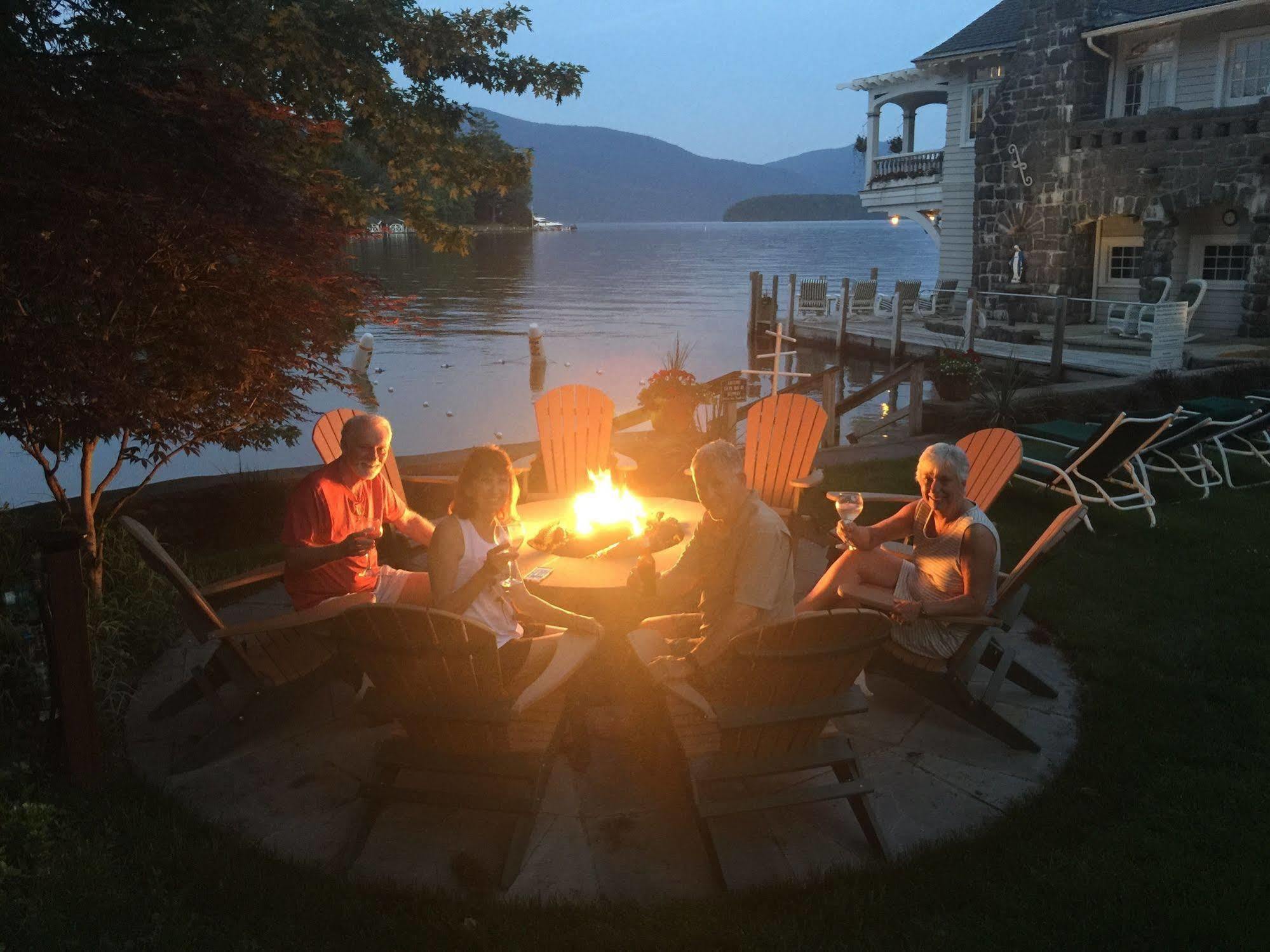 Lake George Boathouse Waterfront Lodging بولتون لاندنغ المظهر الخارجي الصورة
