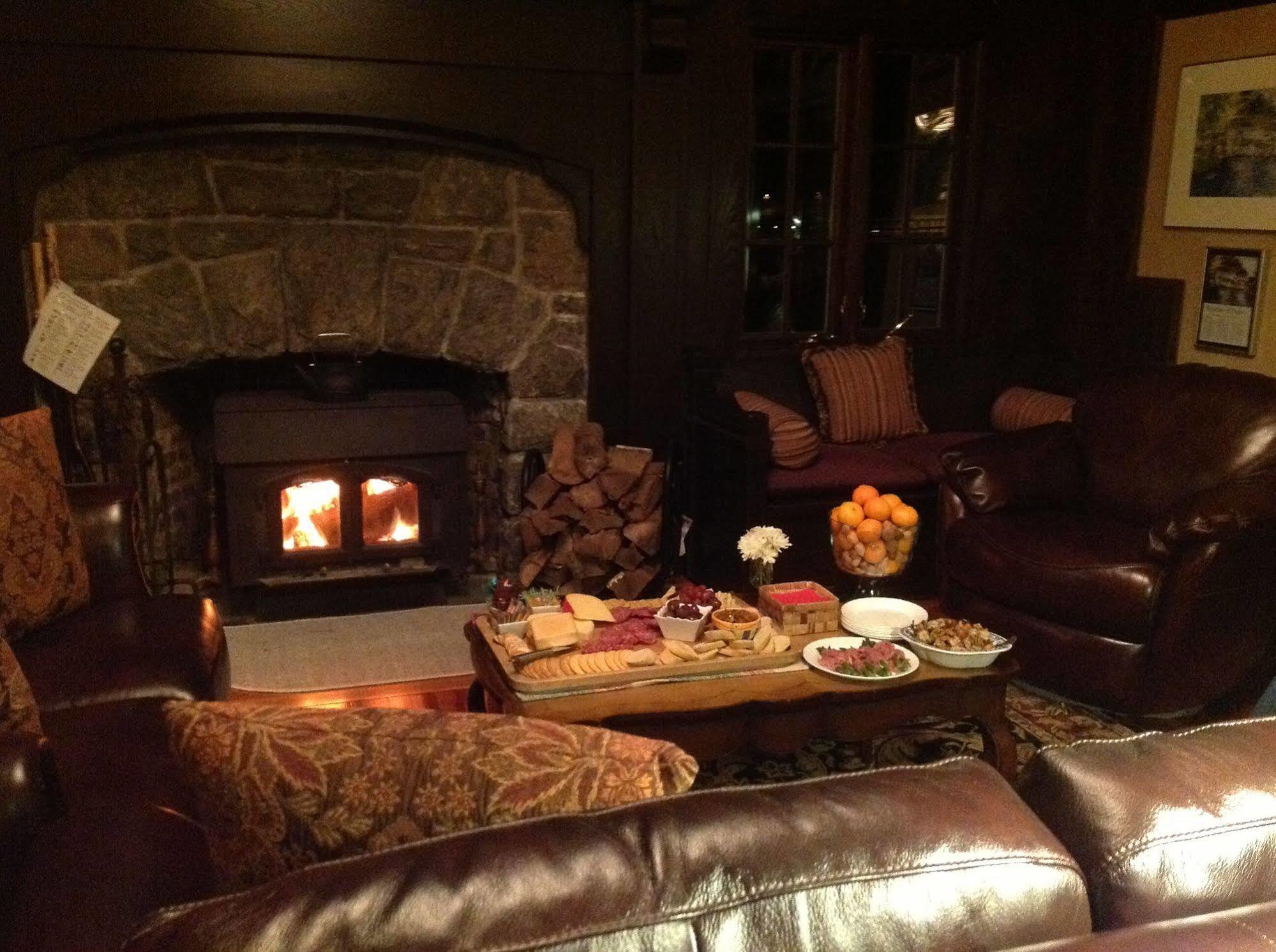 Lake George Boathouse Waterfront Lodging بولتون لاندنغ المظهر الخارجي الصورة
