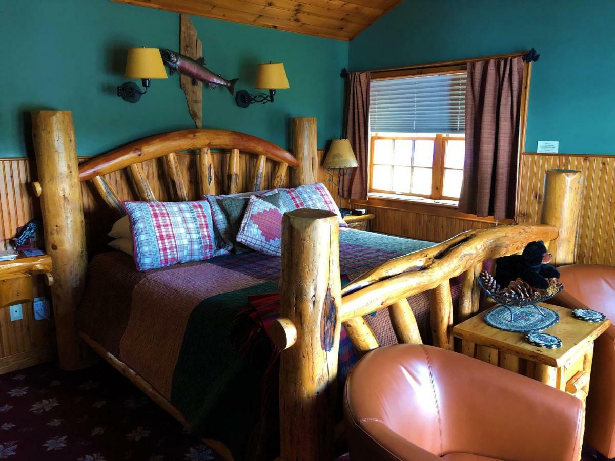 Lake George Boathouse Waterfront Lodging بولتون لاندنغ المظهر الخارجي الصورة